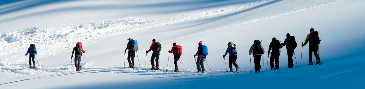 Esquiar en grupo en Astún